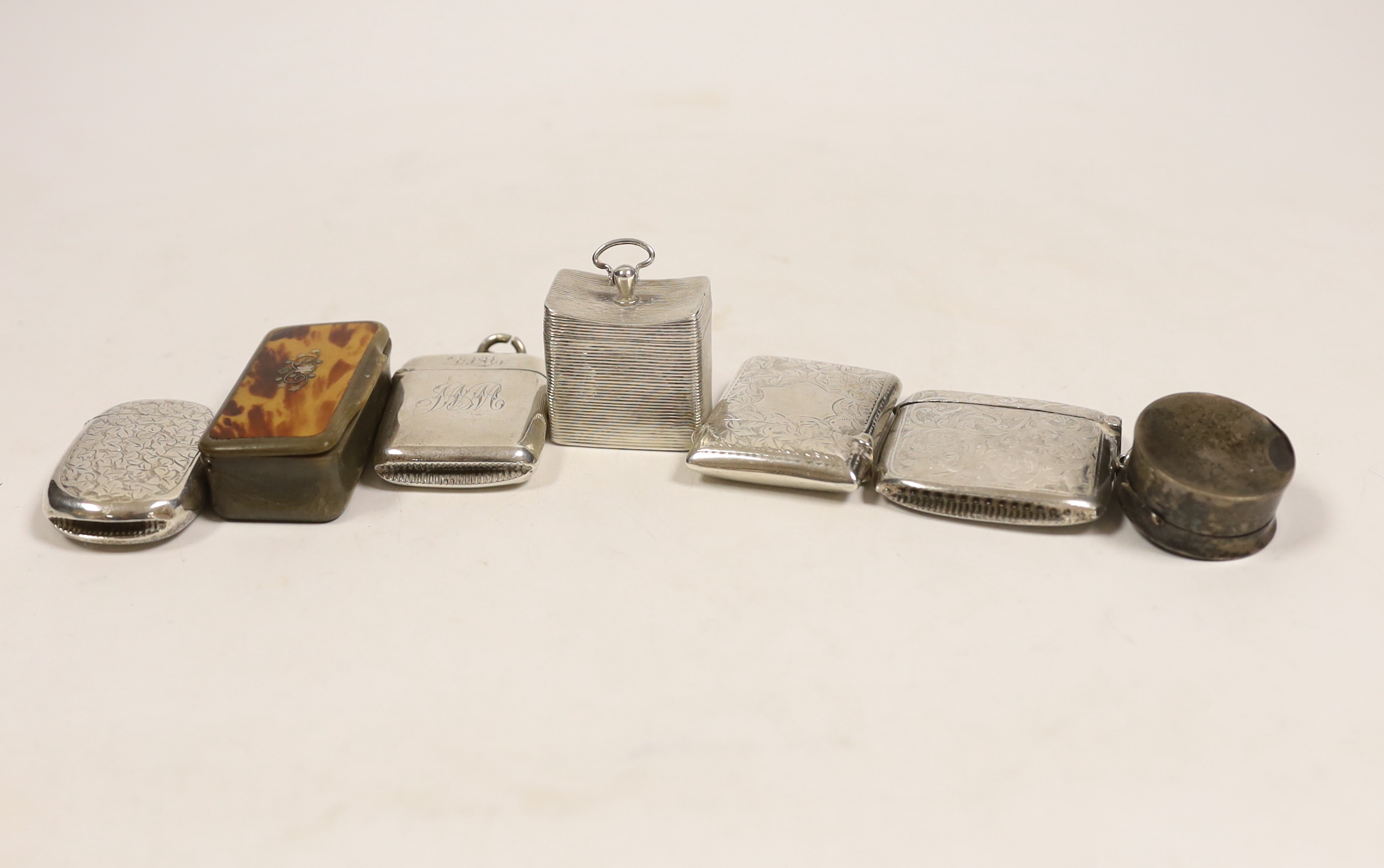 Four assorted silver vesta cases, a silver pill box, Dutch white metal pill box and a horn snuff box.